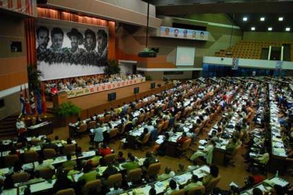 Sesión plenaria del IX Congreso de la UJC