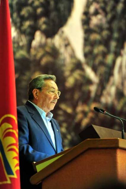 Clausura Raúl Castro el IX Congreso de la UJC