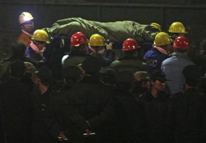 Trabajadores chinos atrapados en mina 