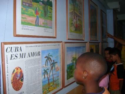 Niños rusos pintan a Cuba