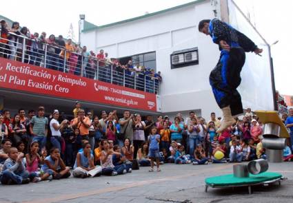 Luis Alberto Medina artista de circo