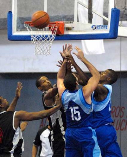 Capitalinos venció a Guantánamo en la Liga Superior de Baloncesto