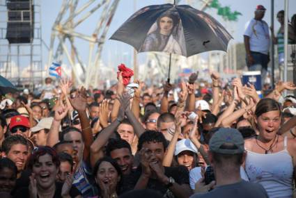 El pueblo colmó la Tribuna Antiimperialista