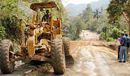 Reparan viales en Escambray cienfueguero