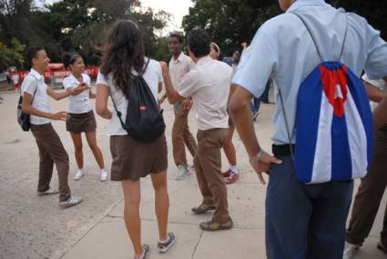 Los juvenes celebra la victoria de Girón