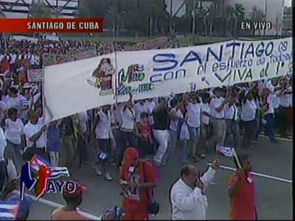 Inicia el desfile por el Primero de Mayo en Santiago de Cuba
