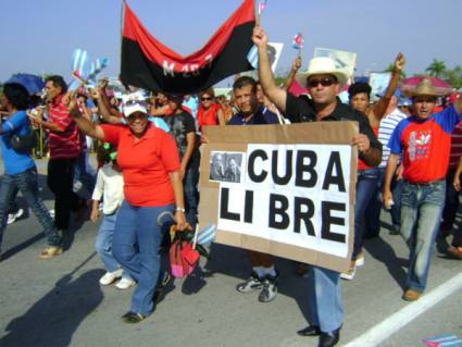 Desfile por el Primero de Mayo en Las Tunas