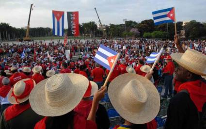 Desfile por el Primero de Mayo en Santiago de Cuba
