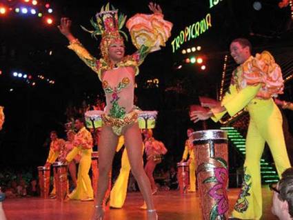 Presentan en México performance del cubano cabaret Tropicana