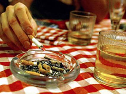 Alcoholismo y tabaquismo: mezcla fatídica