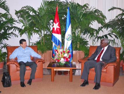 Encuentro de Esteban Lazo con canciller salvadoreño