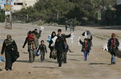 Palestinos transitan por calles de Gaza