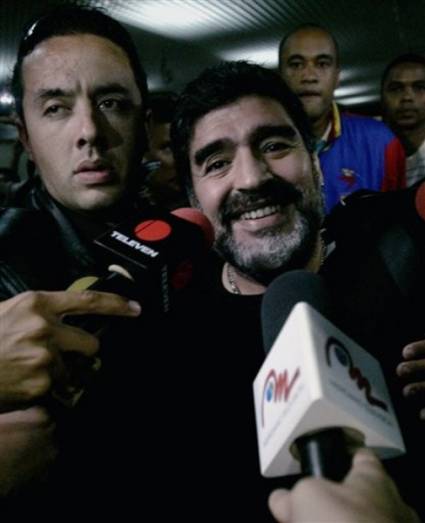 Reciben a Maradona en Caracas