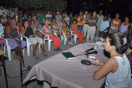 Adriana y vecinos del Consejo Popular Latinoamericano