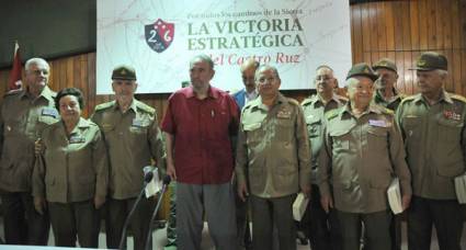 Fidel presenta su libro «La victoria estratégica»