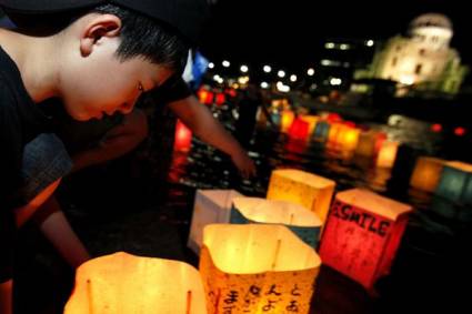 Rememoran en Hiroshima aniversario 65 de bombardeo nuclear de EE.UU.