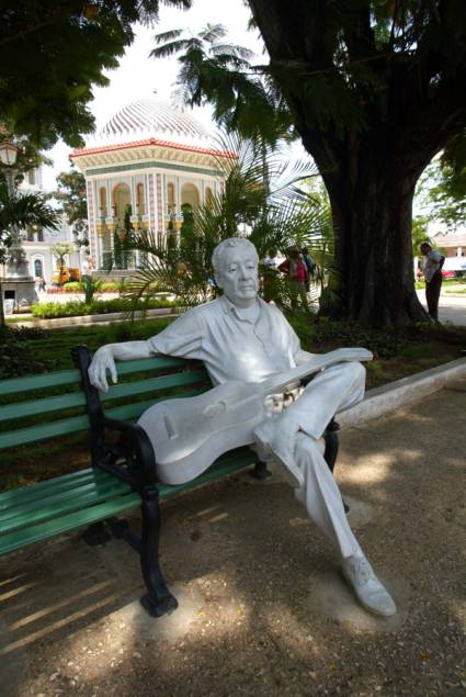 Trovador cubano Carlos Puebla