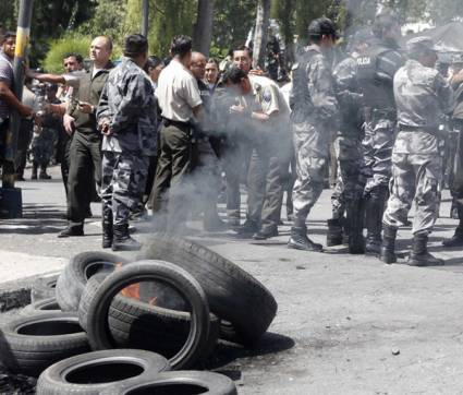 Fuerzas policiales intentan agresión contra Rafael Correa