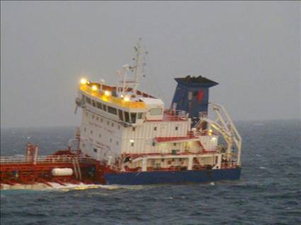 Barco con químicos a la deriva en costas francesas