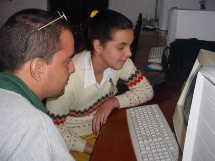 cubanos invidentes aprenden Informática