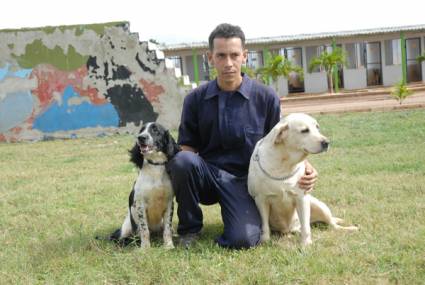 Técnico canino Yasmany Cruz