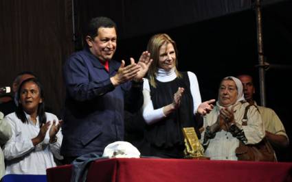 Hugo Chávez y Florencia Saintout