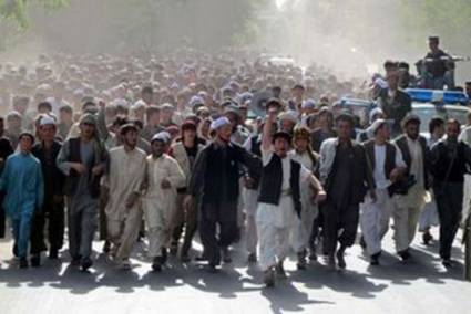 Ataque policial contra protestas en Afganistán