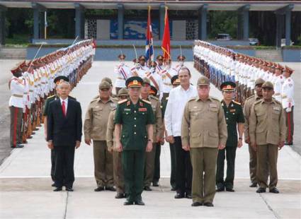 Visita Cuba delegación militar vietnamita de alto nivel