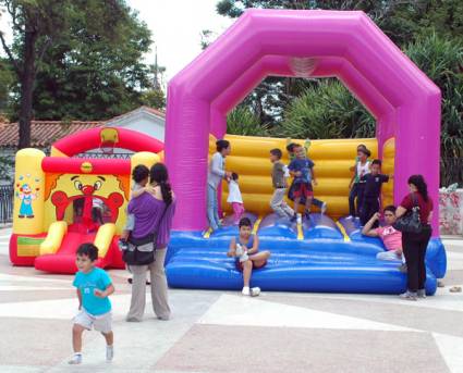 Niños crecen felices