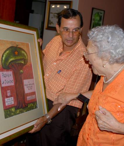 Melba recibió el Premio de la Dignidad de manos de Tubal Páez