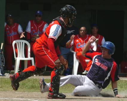 Cuba derrota 7-3 a Panamá