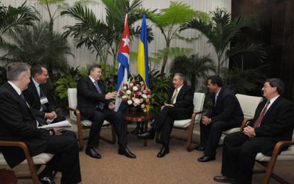 Raúl Castro Ruz y el Presidente de Ucrania Viktor Feódorovich Yanukóvich