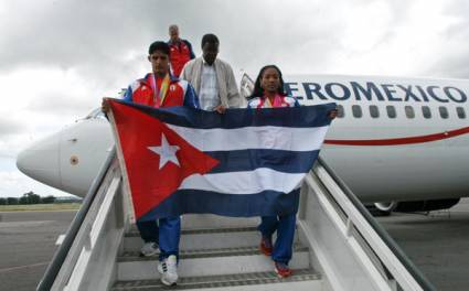 Último grupo de la delegación cubana arribó a la Patria