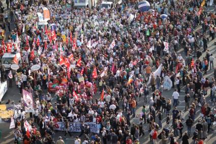 Multitudinaria marcha en Niza   