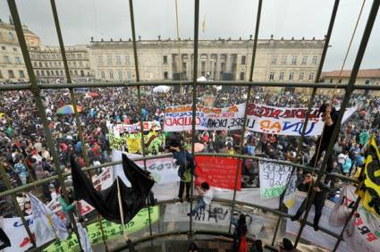 Estudiantes toman las calles