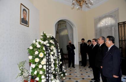 Firma Raúl libro de condolencias