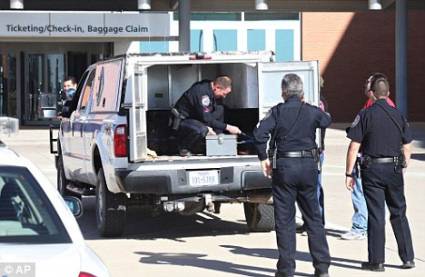 Capturan hombre con explosivos en aeropuerto de Texas