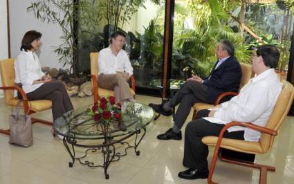 Raúl Castro Ruz y Juan Manuel Santos Calderón
