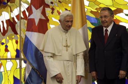 Papa Benedicto XVI y Raúl Castro