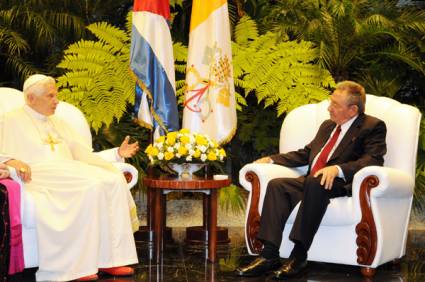 Papa Benedicto XVI y Raúl Castro