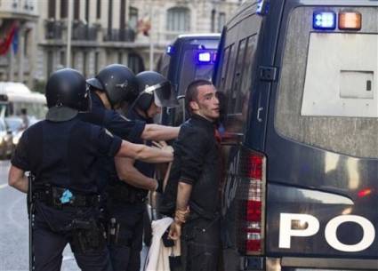 Protestan en España contra recortes a educación