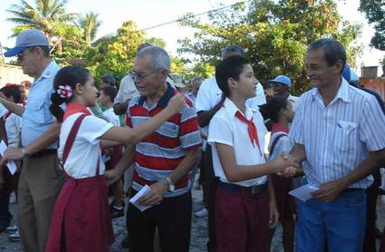 Combatientes y pioneros