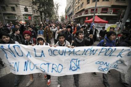 Estudiantes marchan en Santiago