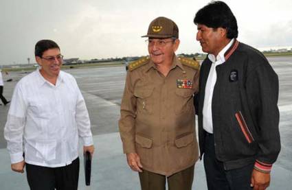 Recibe Raúl a Evo Morales