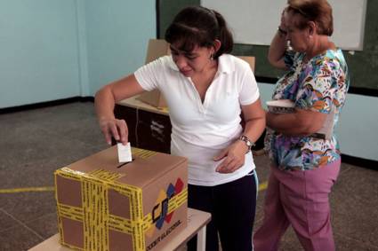 Colegios electorales abiertos