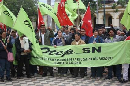 Paraguayos en las calles exigiendo sus derechos