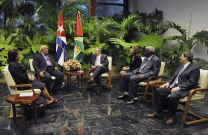 Recibe Raúl al Presidente de Guyana