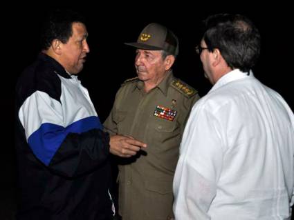 Raúl despide a Chávez