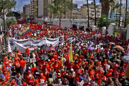 Multitudinaria concentración en Venezuela en apoyo a Chávez y a la Constitución 