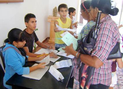 Jóvenes en la mesa